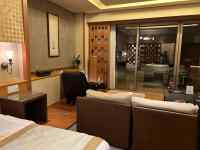 屋内, 部屋, 窓, テーブル が含まれている画像
AI 生成コンテンツは誤りを含む可能性があります。