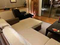 屋内, テーブル, 部屋, 窓 が含まれている画像
AI 生成コンテンツは誤りを含む可能性があります。