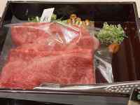 トレイの上の食べ物
AI 生成コンテンツは誤りを含む可能性があります。