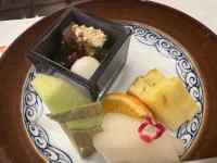 皿の上の食べ物
AI 生成コンテンツは誤りを含む可能性があります。