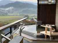 山の中のベンチ
AI 生成コンテンツは誤りを含む可能性があります。