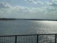 橋の下の海
AI 生成コンテンツは誤りを含む可能性があります。