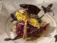 皿の上の肉と野菜の料理
AI 生成コンテンツは誤りを含む可能性があります。