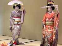 屋内, 衣料, 人形, おもちゃ が含まれている画像
AI 生成コンテンツは誤りを含む可能性があります。