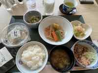 テーブルに置いている様々な料理
AI 生成コンテンツは誤りを含む可能性があります。