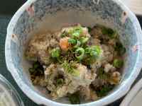 ボウルの中に入っているスープ
AI 生成コンテンツは誤りを含む可能性があります。