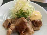 皿の上の料理
AI 生成コンテンツは誤りを含む可能性があります。