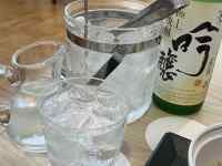 テーブル, 食品, 屋内, カップ が含まれている画像
AI 生成コンテンツは誤りを含む可能性があります。