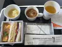 テーブルの上にあるいろんな食べ物
AI 生成コンテンツは誤りを含む可能性があります。