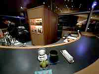 テーブル, 机, 事務所, 座る が含まれている画像
AI 生成コンテンツは誤りを含む可能性があります。