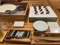 テーブル, デスク が含まれている画像
AI 生成コンテンツは誤りを含む可能性があります。