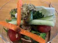 野菜と肉の食事
AI 生成コンテンツは誤りを含む可能性があります。