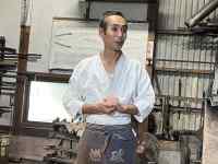 屋内, 人, 男, 立つ が含まれている画像
AI 生成コンテンツは誤りを含む可能性があります。