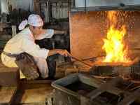 屋内, 男, オーブン, 火 が含まれている画像
AI 生成コンテンツは誤りを含む可能性があります。