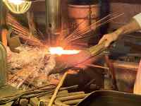 屋内, 工場, 男, 食品 が含まれている画像
AI 生成コンテンツは誤りを含む可能性があります。