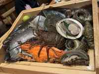 テーブル, 座る, 木製, エンジン が含まれている画像
AI 生成コンテンツは誤りを含む可能性があります。