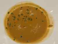 皿の上にあるスープ
AI 生成コンテンツは誤りを含む可能性があります。