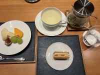 テーブルの上にあるいろんな食べ物
AI 生成コンテンツは誤りを含む可能性があります。