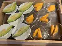 台の上にある数種類のフルーツ
AI 生成コンテンツは誤りを含む可能性があります。