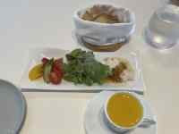 皿の上の食べ物と飲み物
AI 生成コンテンツは誤りを含む可能性があります。