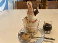 屋内, テーブル, カップ, 食品 が含まれている画像
AI 生成コンテンツは誤りを含む可能性があります。