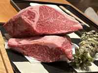 テーブル, 食品, 座る, サンドイッチ が含まれている画像
AI 生成コンテンツは誤りを含む可能性があります。