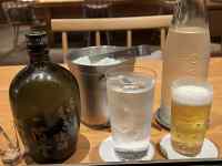 ビール瓶とグラス
AI 生成コンテンツは誤りを含む可能性があります。