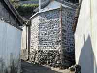 建物の外に立っている
AI 生成コンテンツは誤りを含む可能性があります。