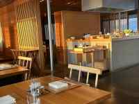 屋内, テーブル, 窓, 部屋 が含まれている画像
AI 生成コンテンツは誤りを含む可能性があります。