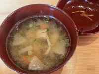 ボウルの中に入っているスープ
AI 生成コンテンツは誤りを含む可能性があります。