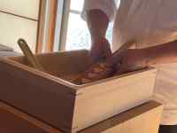 屋内, 窓, 座る, 小さい が含まれている画像
AI 生成コンテンツは誤りを含む可能性があります。