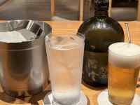 ガラスのコップに入った飲み物
AI 生成コンテンツは誤りを含む可能性があります。