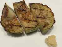 皿の上の食べ物
AI 生成コンテンツは誤りを含む可能性があります。