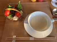 木製テーブルの上に花瓶
AI 生成コンテンツは誤りを含む可能性があります。