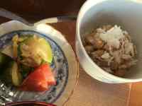 ボウルの中に入っている食べ物
AI 生成コンテンツは誤りを含む可能性があります。