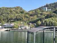 屋外, 水, 山, 建物 が含まれている画像
AI 生成コンテンツは誤りを含む可能性があります。