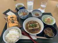 �e�[�u���̏�ɂ��邢���ȗ���

AI �����R���e���c�͌����܂މ\��������܂��B