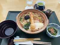 �e�[�u���̏�ɂ��闿��

AI �����R���e���c�͌����܂މ\��������܂��B