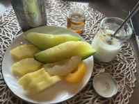 �M�̏�̐H�ו��ƈ��ݕ�

AI �����R���e���c�͌����܂މ\��������܂��B