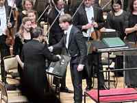 �l, ���O, �X�[�c, �O���[�v ���܂܂�Ă���摜

AI �����R���e���c�͌����܂މ\��������܂��B