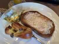 �M�̏�ɂ���H�ו�

AI �����R���e���c�͌����܂މ\��������܂��B