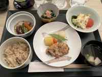 �e�[�u���ɒu���Ă���l�X�ȗ���

AI �����R���e���c�͌����܂މ\��������܂��B