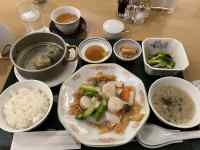 �e�[�u���ɒu���Ă���l�X�ȗ���

AI �����R���e���c�͌����܂މ\��������܂��B