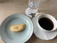 �J�b�v, �e�[�u��, �R�[�q�[, �M ���܂܂�Ă���摜

AI �����R���e���c�͌����܂މ\��������܂��B