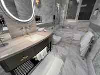 �o�X���[���̈�p

AI �����R���e���c�͌����܂މ\��������܂��B