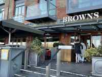 ����, �X�g���[�g, �e�[�u��, ���� ���܂܂�Ă���摜

AI �����R���e���c�͌����܂މ\��������܂��B