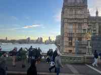 �����̑O�̍L��ɂ���l����

AI �����R���e���c�͌����܂މ\��������܂��B