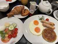 �M�̏�ɂ��邢���ȐH�ו�

AI �����R���e���c�͌����܂މ\��������܂��B