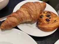 �M, �e�[�u��, �H�i, ���� ���܂܂�Ă���摜

AI �����R���e���c�͌����܂މ\��������܂��B