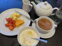 �M�̏�ɂ��钩�H

AI �����R���e���c�͌����܂މ\��������܂��B